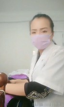 摩师偷拍给女顾客全裸丰胸和BB护理过程，自己后来还发骚玩B-福利岛