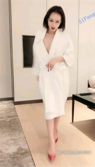 【爱恋中央】美女主播像打了鸡血一样 疯狂自慰自扣 舞秀..-福利岛