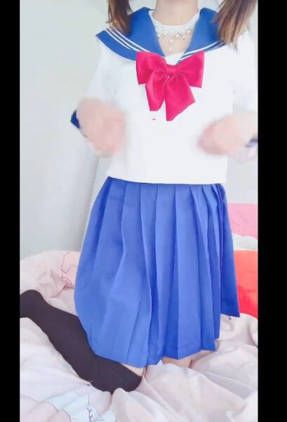 小仙云用子宮给爸爸洗脚 98M